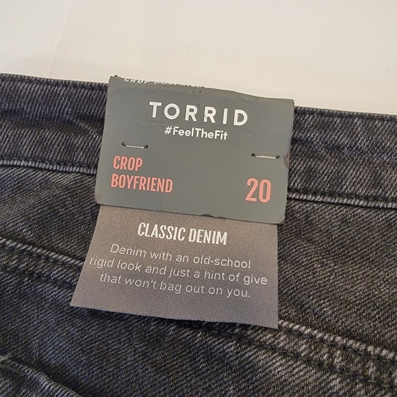 Torrid Crop Boyfriend Jean - Classic Denim Black Medium Wash Plus Size 20 NWT! - Picture 17 of 17